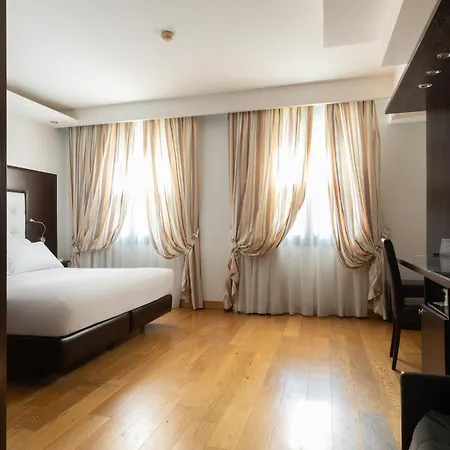 Royal 4*